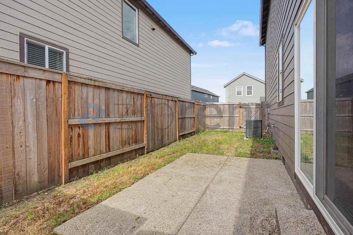 555 Stoller St - Photo 5 of 27
