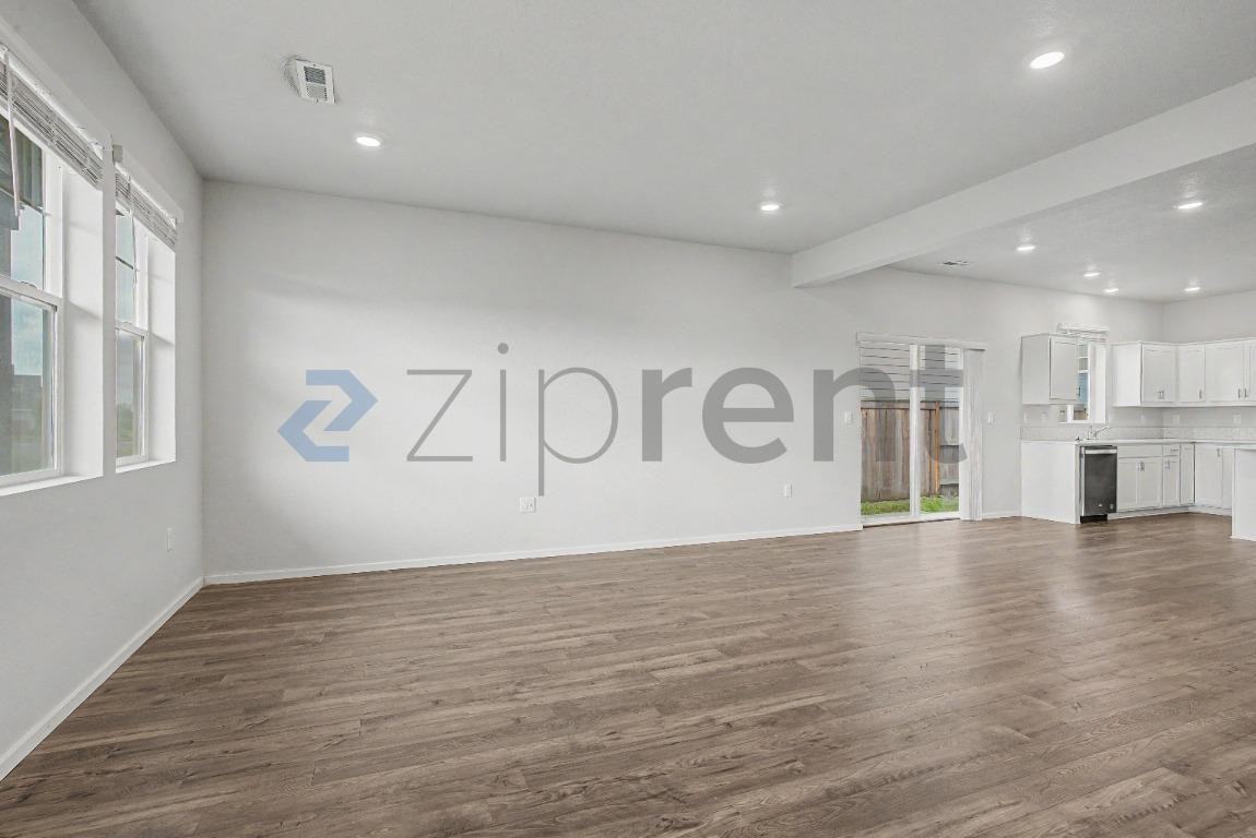 555 Stoller St - Photo 7 of 27