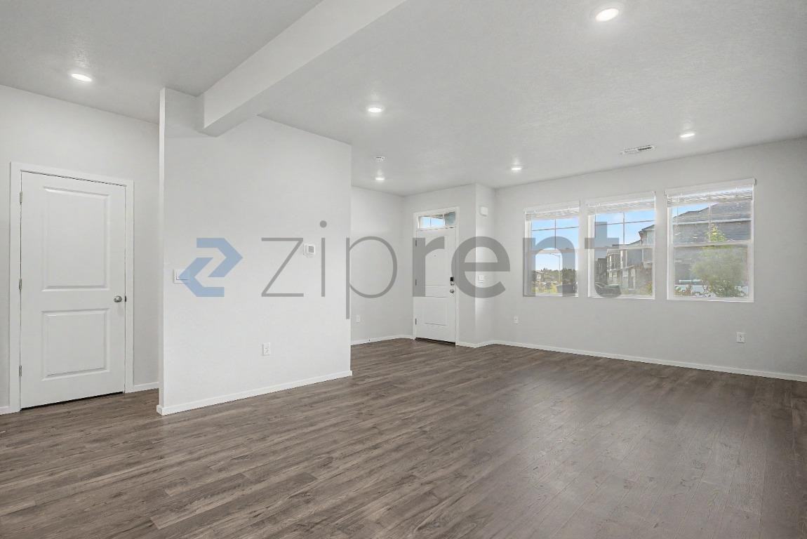 555 Stoller St - Photo 2 of 27