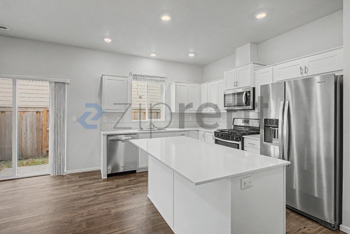 555 Stoller St - Photo 7 of 27