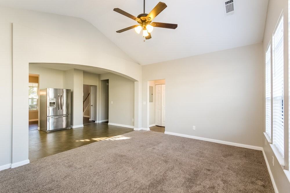 618 Brookwater Dr - Photo 4 of 15
