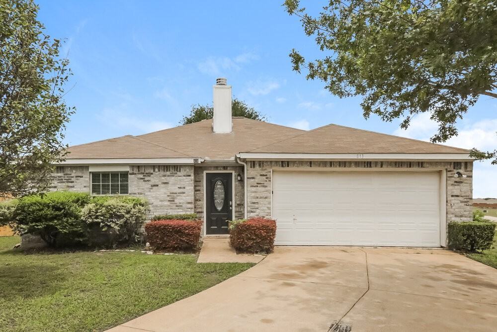 813 Huddleston Ct - Photo 3 of 16