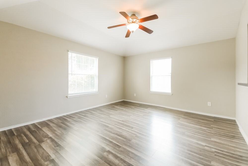 813 Huddleston Ct - Photo 4 of 16