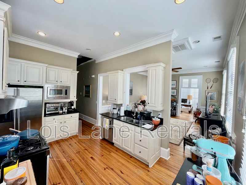 192 Wentworth St - Photo 5 of 23