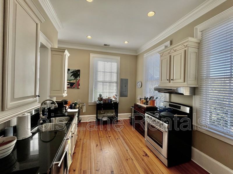 192 Wentworth St - Photo 7 of 23