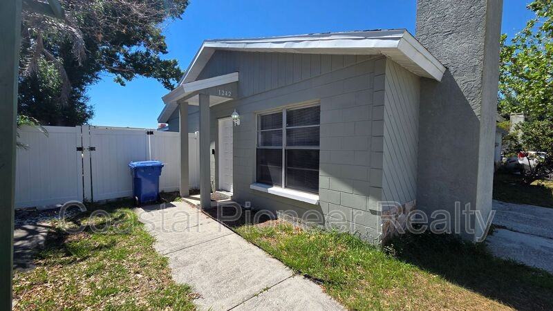 1242 Coolmont Dr - Photo 3 of 27