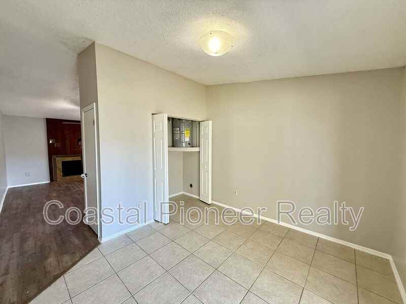 1242 Coolmont Dr - Photo 4 of 27