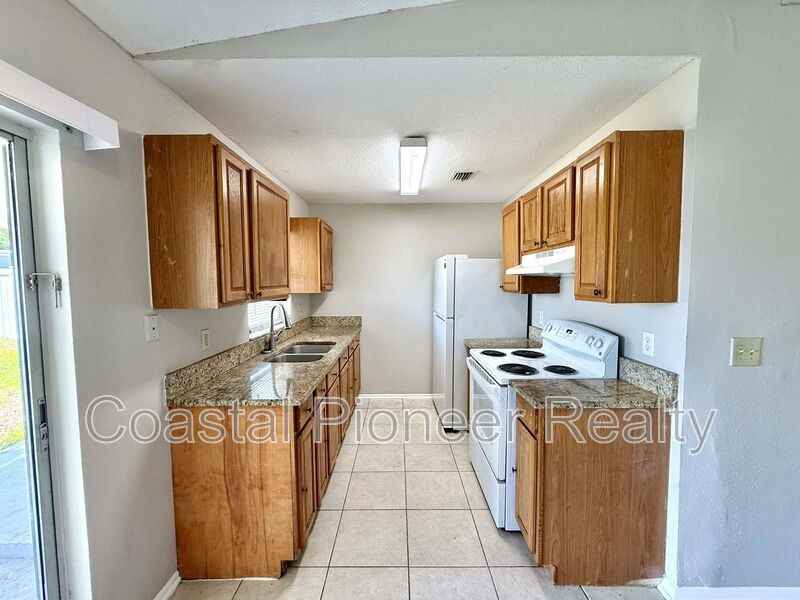 1242 Coolmont Dr - Photo 5 of 27