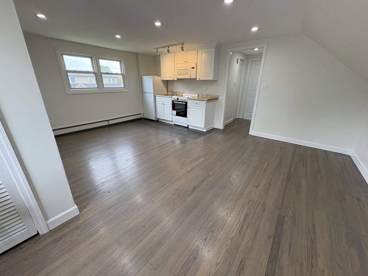 310 West 13th Street - Photo 3 of 5