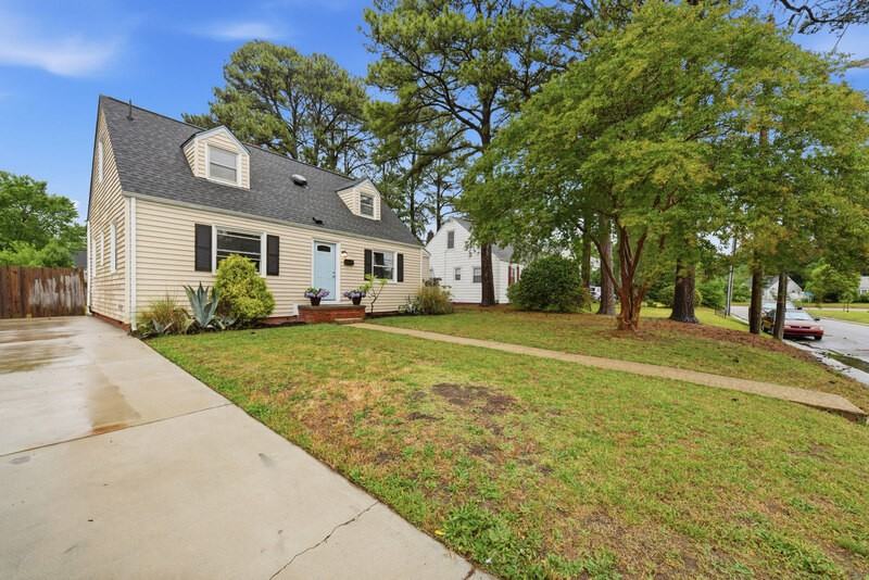8037 Crescent Rd - Photo 2 of 30