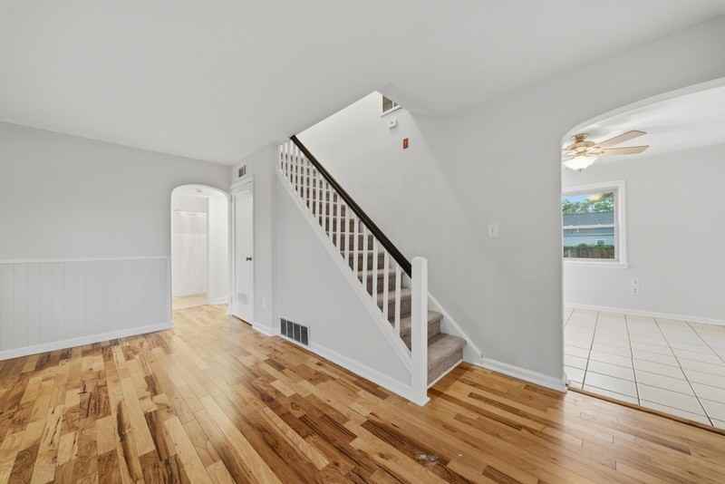 8037 Crescent Rd - Photo 5 of 30