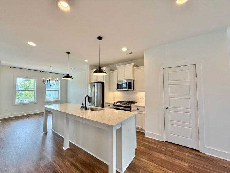 1910 Cedar Dam Ln - Photo 4 of 23