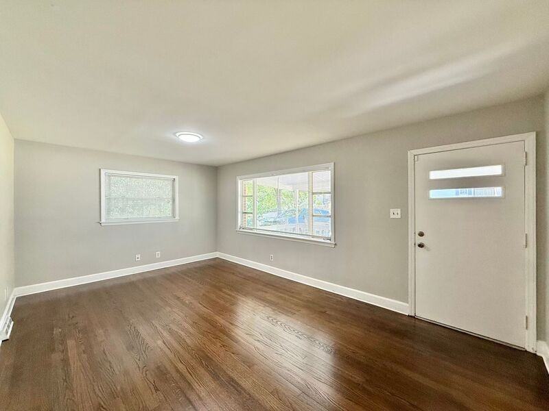 2801 Ashe St - Photo 2 of 21