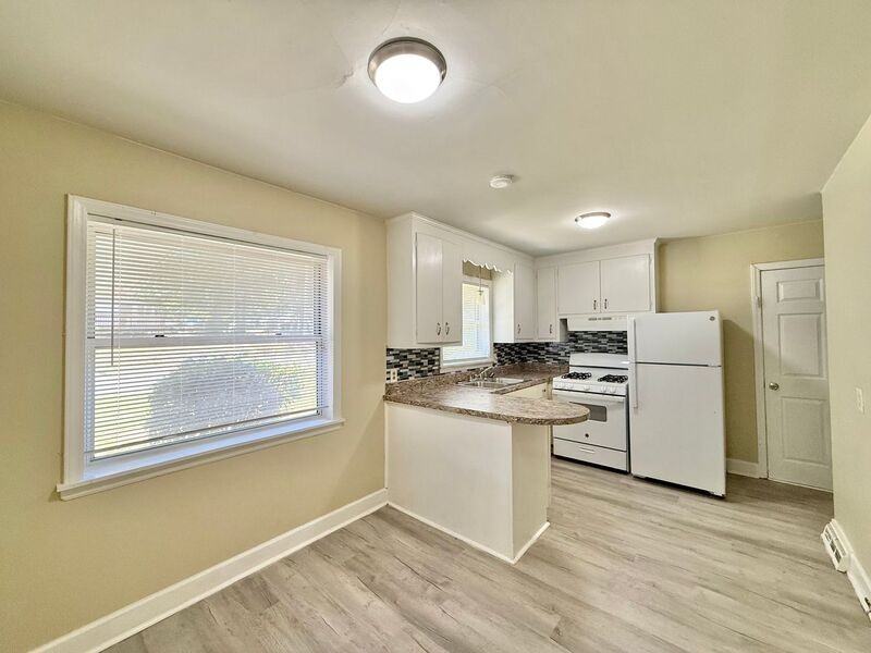 2801 Ashe St - Photo 4 of 21