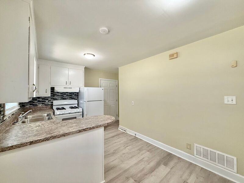 2801 Ashe St - Photo 5 of 21
