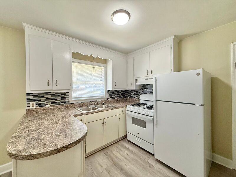 2801 Ashe St - Photo 6 of 21