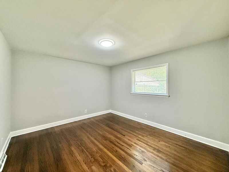 2801 Ashe St - Photo 7 of 21