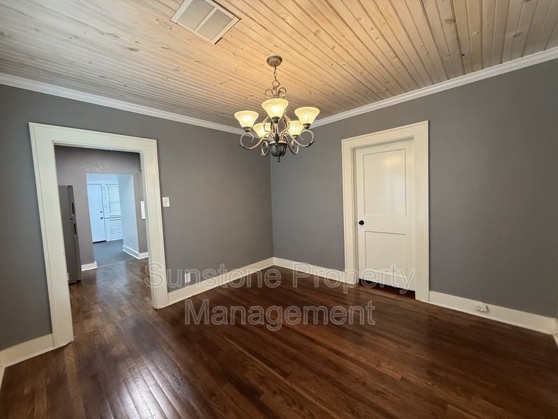 223 S Evanston Ave - Photo 4 of 21