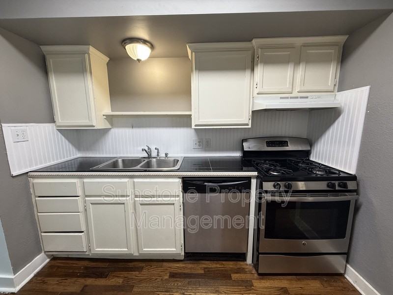 223 S Evanston Ave - Photo 6 of 21