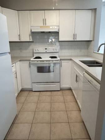 3787 Pender Street - Photo 6 of 15