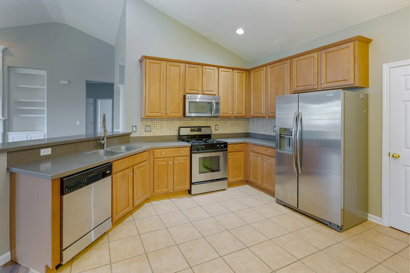9417 Ayscough Rd - Photo 5 of 25