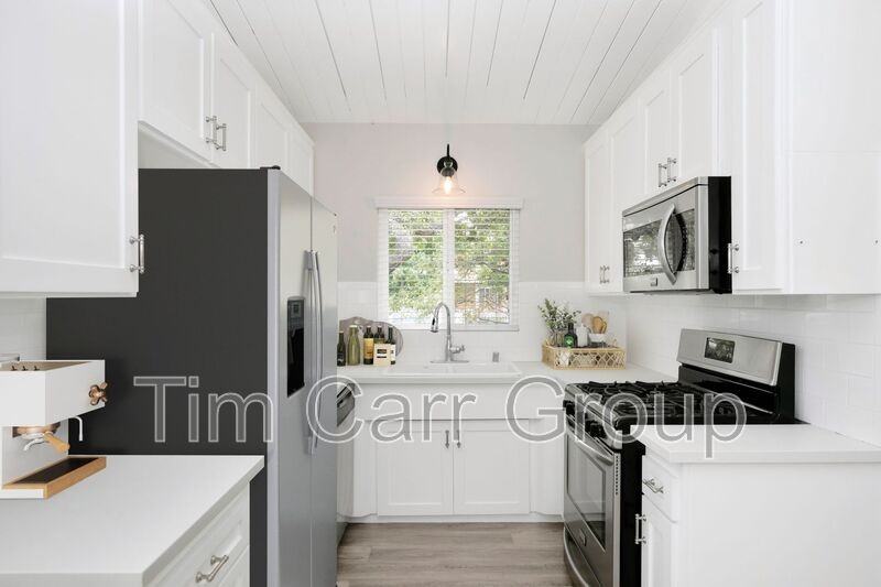 2100 Haven Pl - Photo 7 of 21