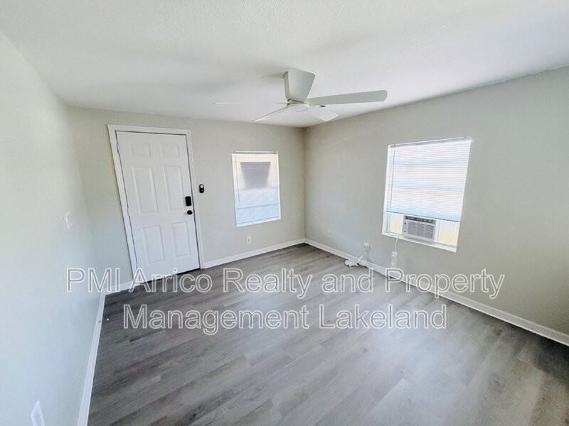 1002 Avenue E #4 - Photo 2 of 8