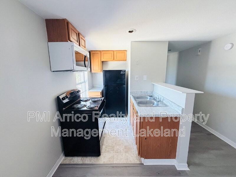 1002 Avenue E #4 - Photo 3 of 8