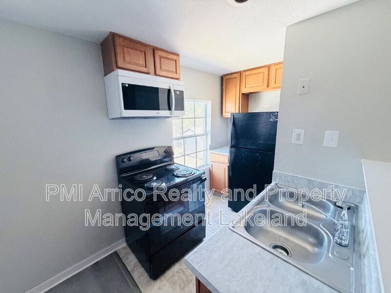 1002 Avenue E #4 - Photo 4 of 8