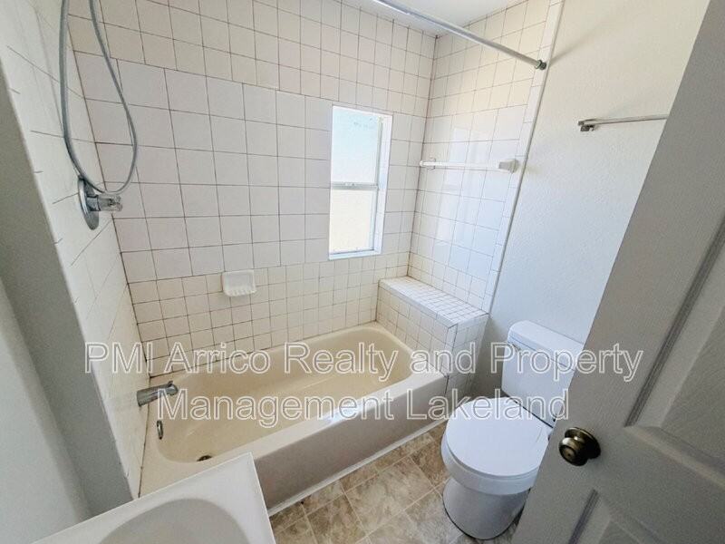 1002 Avenue E #4 - Photo 5 of 8