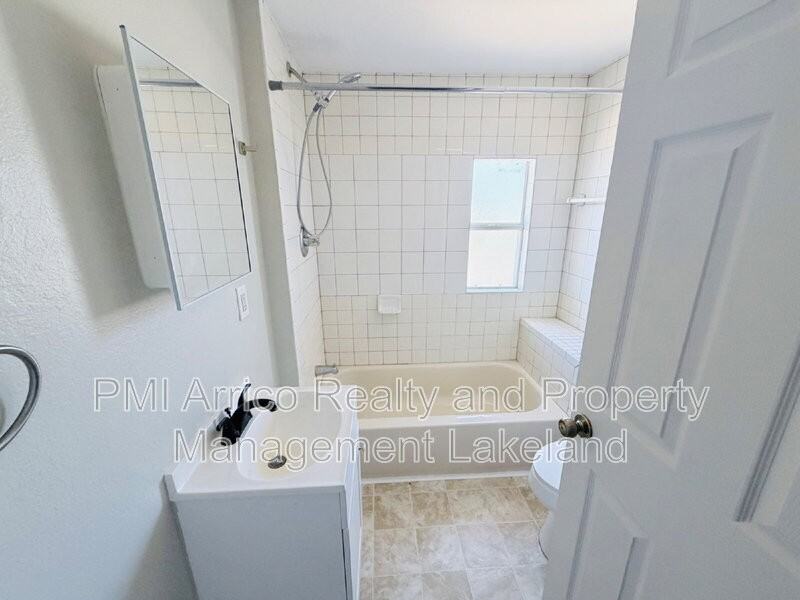 1002 Avenue E #4 - Photo 6 of 8