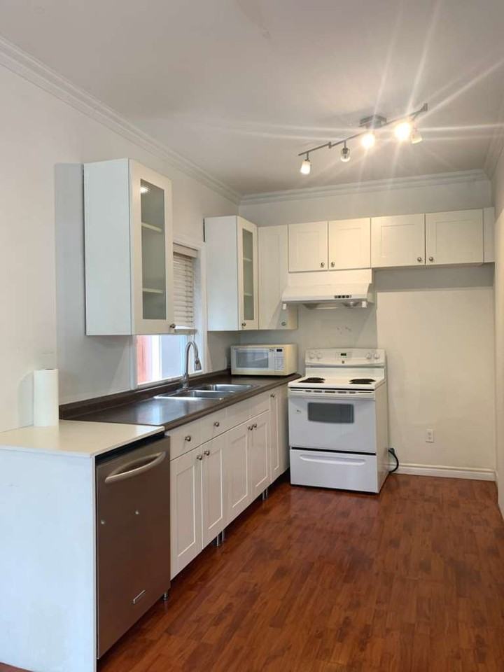 9271 Number 3 Road - Photo 2 of 36