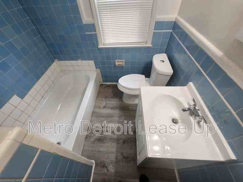 19419 Westphalia St - Photo 6 of 10