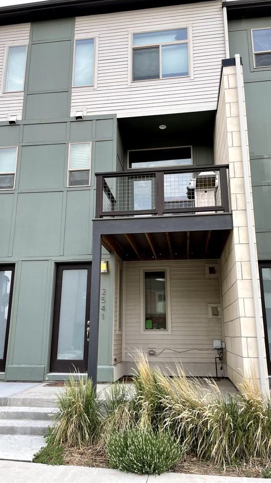 2541 Moline St - Photo 2 of 18