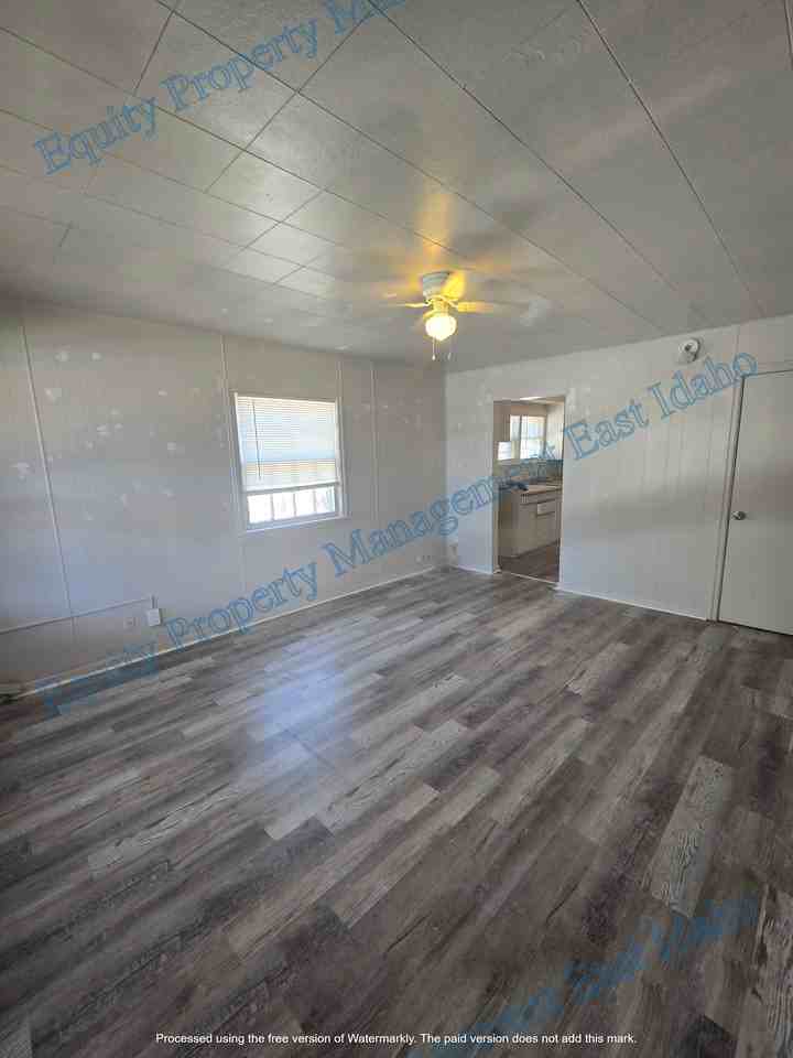 ID - 815 E Clark Street - LB - Photo 2 of 15