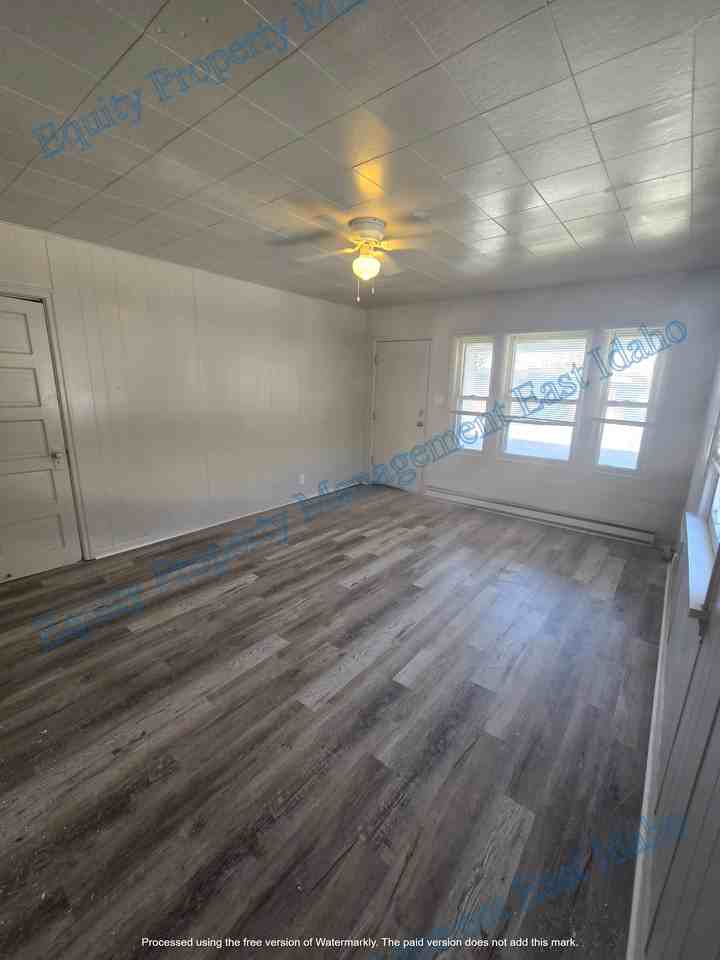 ID - 815 E Clark Street - LB - Photo 3 of 15