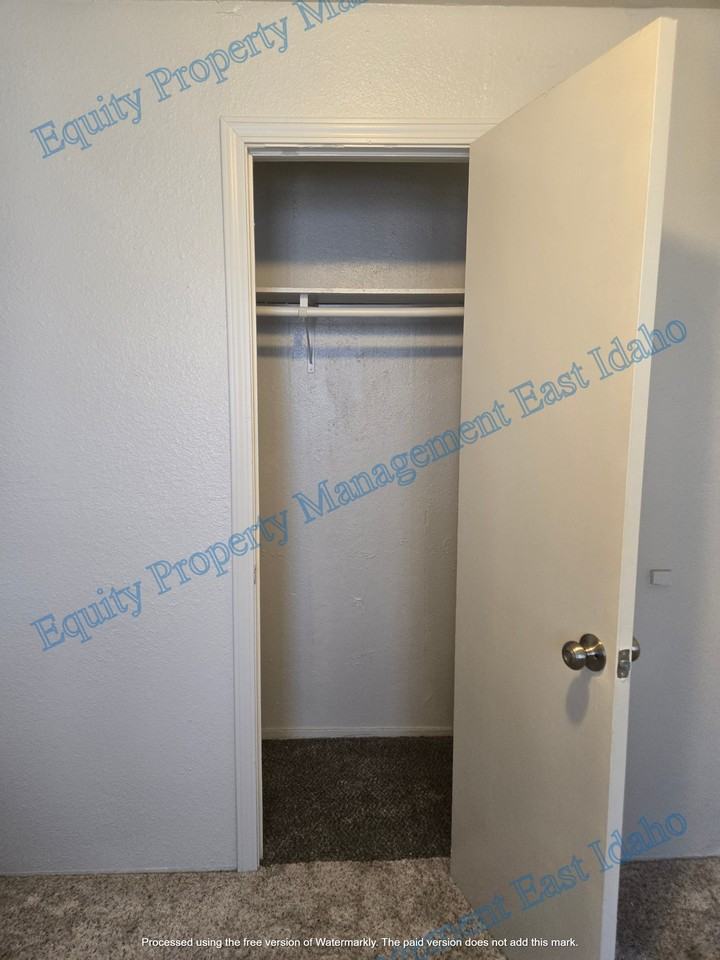 ID - 815 E Clark Street - LB - Photo 4 of 15
