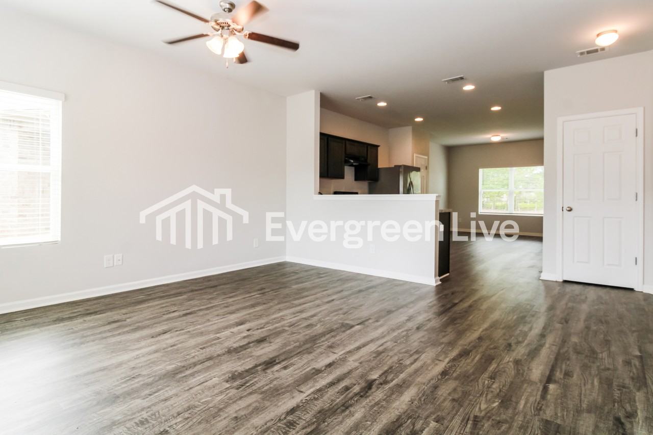 12424 Waterbury Dr - Photo 3 of 14