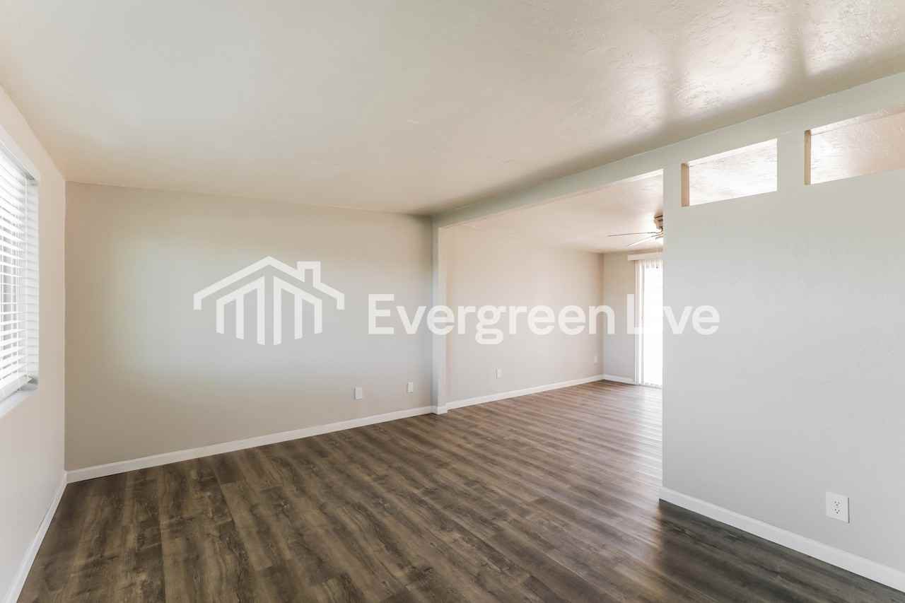 8056 E Victoria Dr - Photo 2 of 15