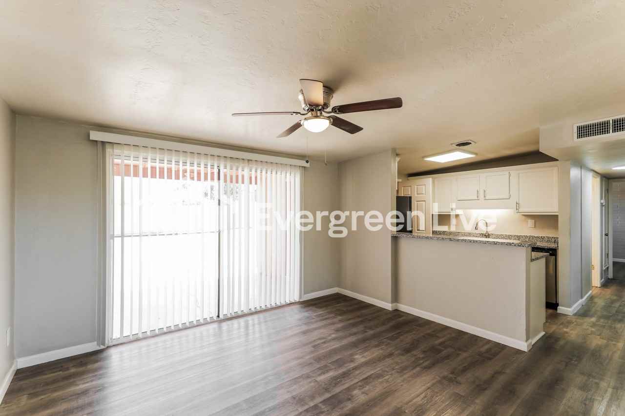 8056 E Victoria Dr - Photo 5 of 15