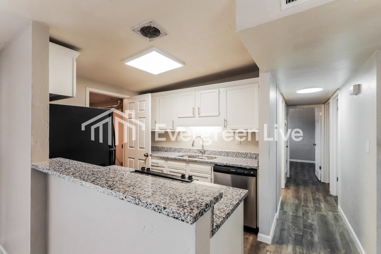 8056 E Victoria Dr - Photo 6 of 15