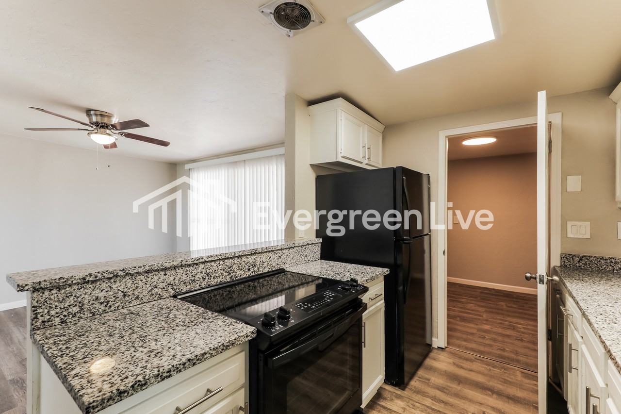 8056 E Victoria Dr - Photo 7 of 15