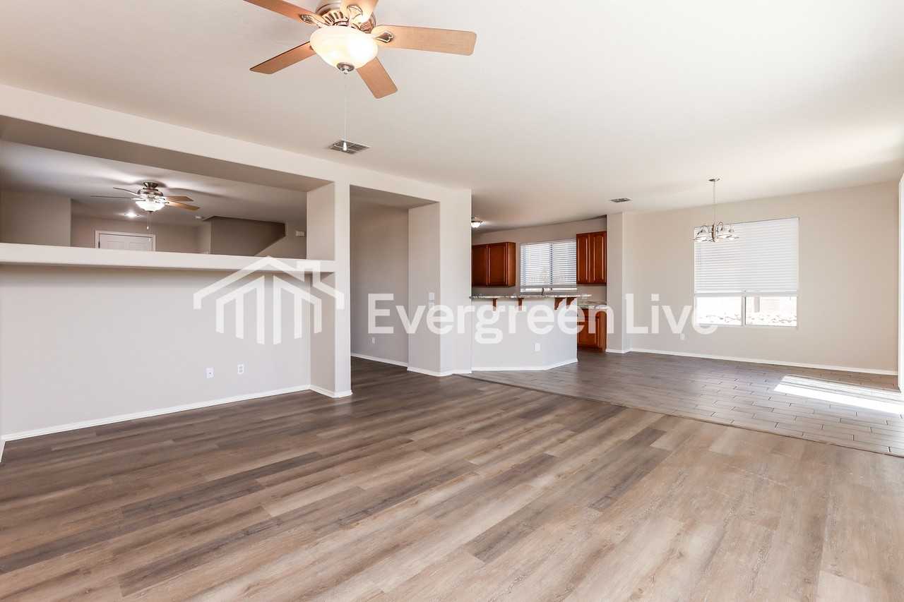 1357 S Woodbine Ln - Photo 5 of 15