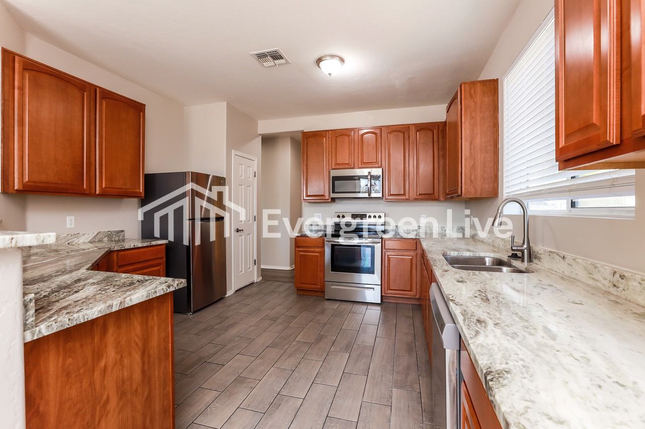 1357 S Woodbine Ln - Photo 6 of 15