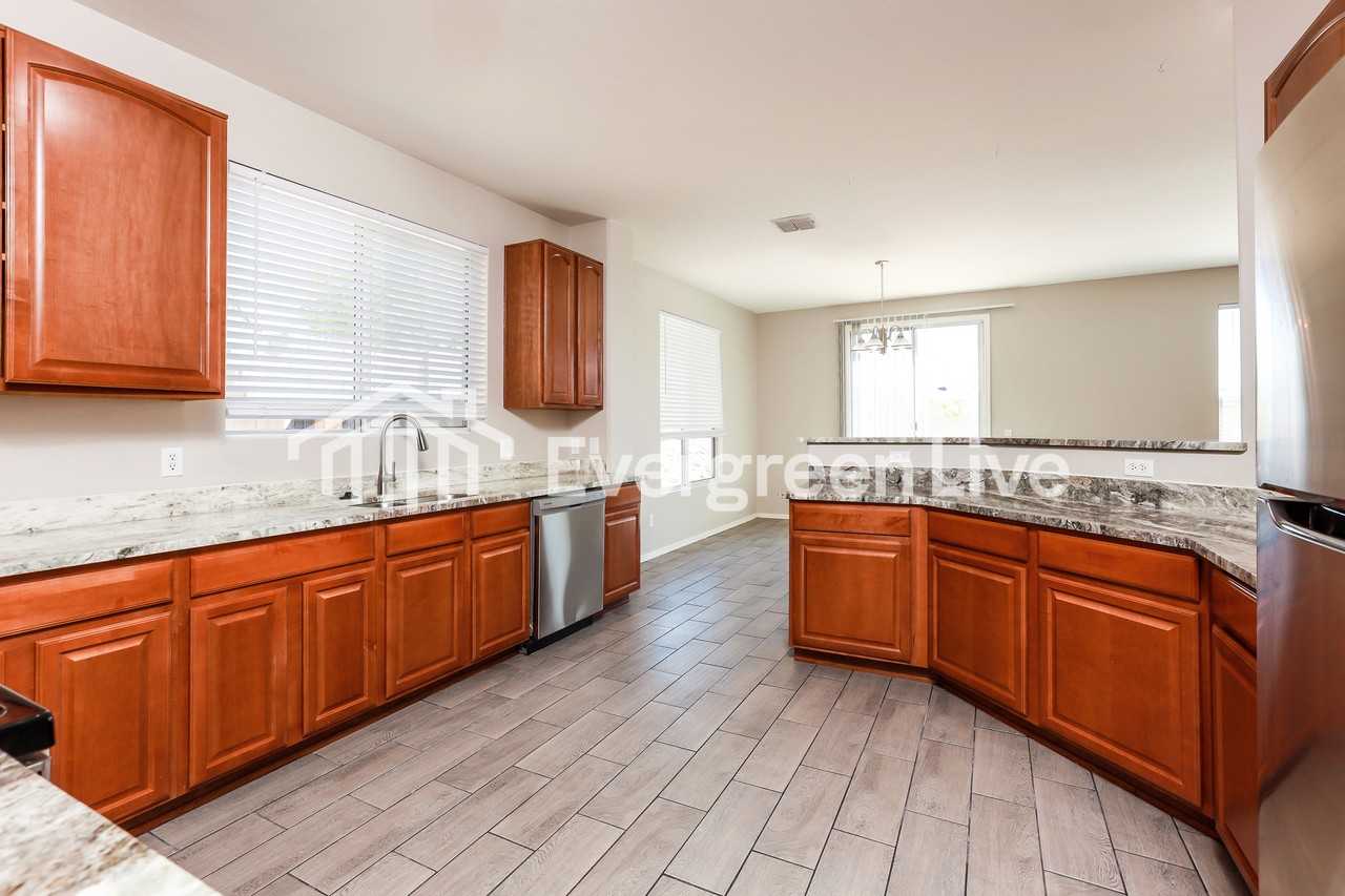 1357 S Woodbine Ln - Photo 7 of 15