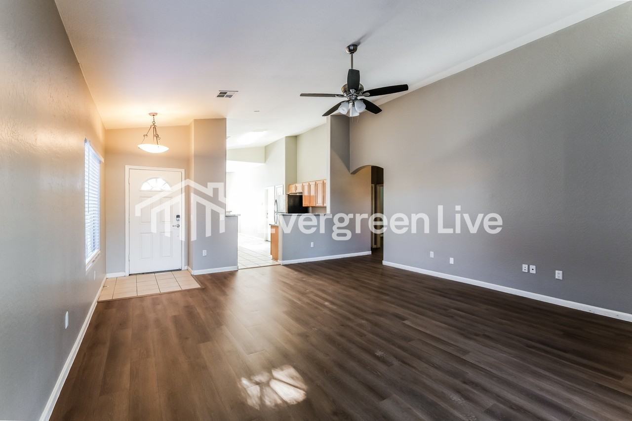6026 N 68th Dr - Photo 4 of 15