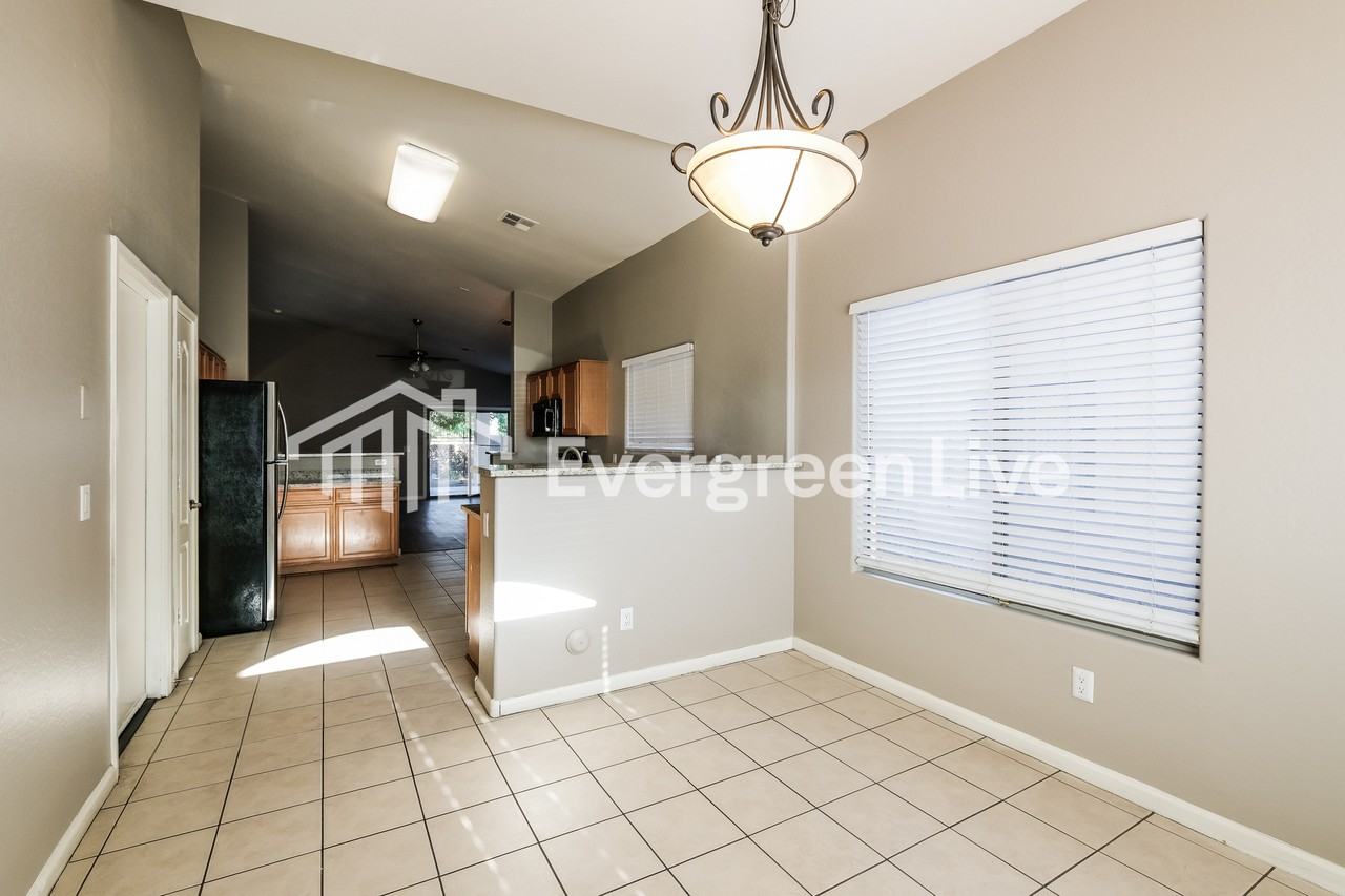 6026 N 68th Dr - Photo 5 of 15