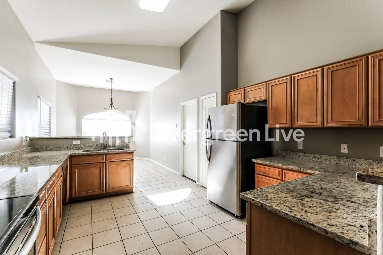 6026 N 68th Dr - Photo 6 of 15