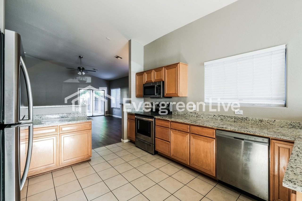 6026 N 68th Dr - Photo 7 of 15