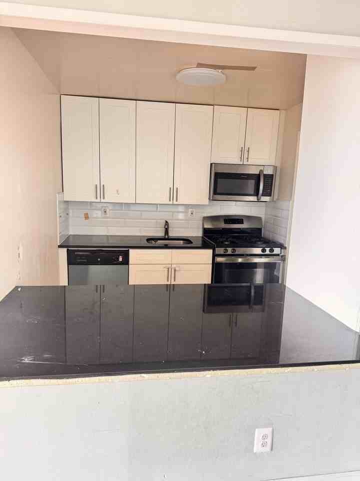 140-16 34th Avenue #1003 - Photo 4 of 13